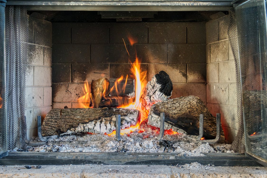 Fireplace made of fireclay bricks: What do you need to know before building one?